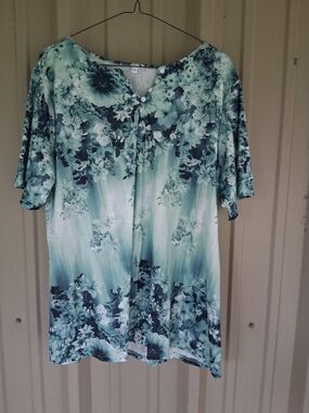 Women's Brand New Teal Blue Floral Gradient Short Sleeve Top Plus Size 2X